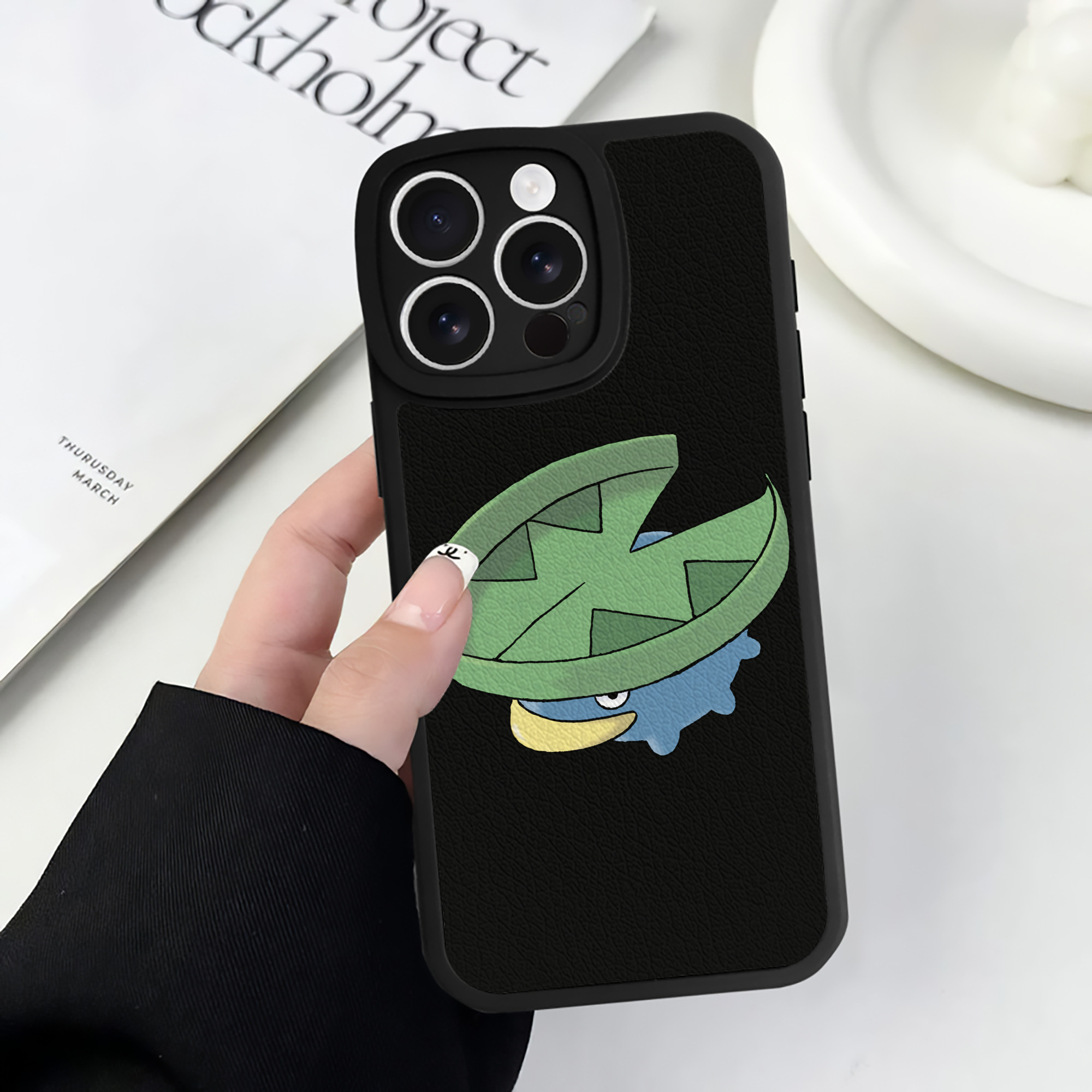 ポケットモンスター Pokémon 【iPhone 16シリーズ対応】シリコンスマホケース（レザー調） 材質：シリコン